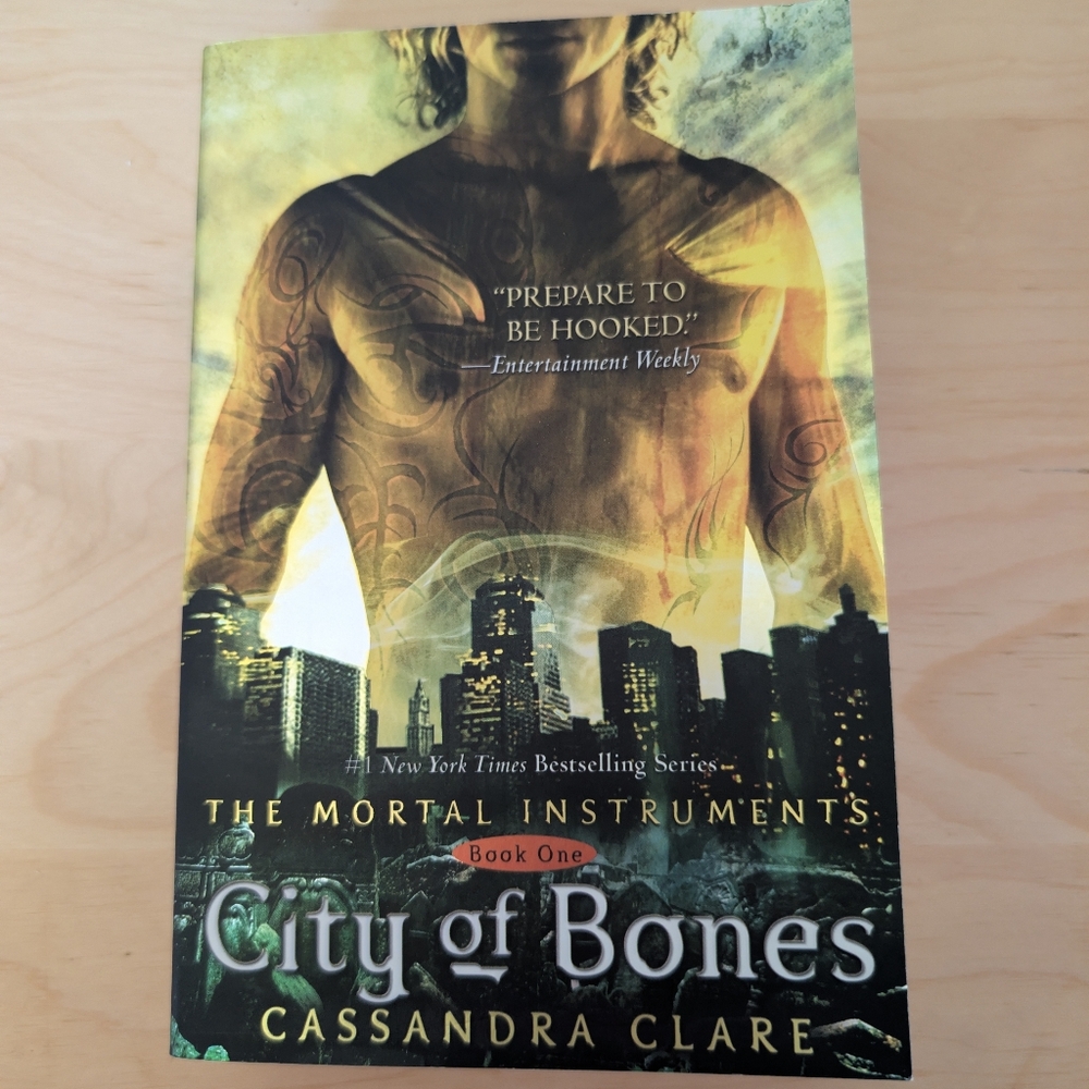 City of Bones Book‎ by Cassandra Clare - The Mortal Instruments